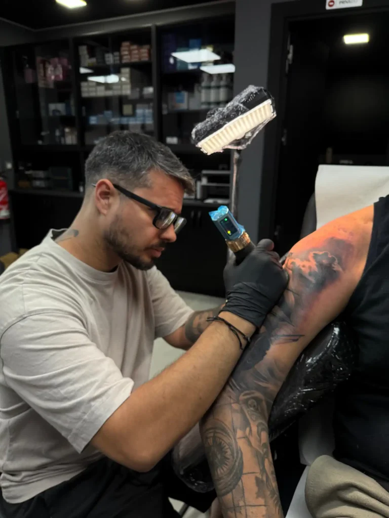 Eduardo, tatuador de Piedrabuena Tattoo