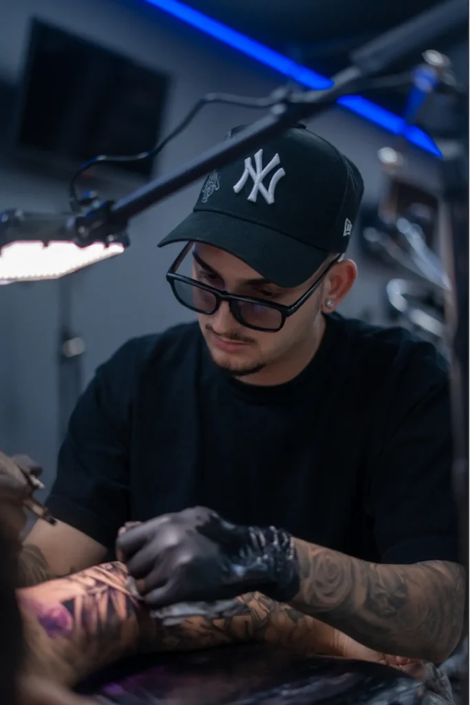 Andrés, tatuador de Piedrabuena Tattoo