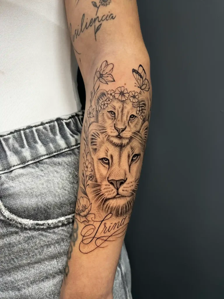Leona en microrealismo en el antebrazo
