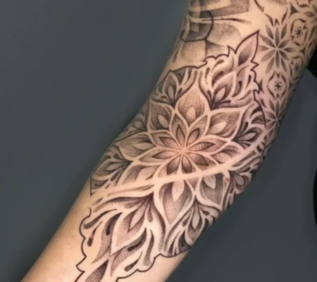 Tatuaje de mandalas florales en puntillismo · Jean Marco Brazo con mandalas florales en puntillismo